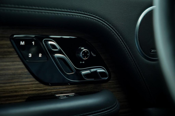 Land Rover Range Rover 2.0 P400e Vogue / Pano / Trekhaak / Meridian / Stoelventilatie Land Rover Range Rover 2.0 P400e Vogue / Pano / Trekhaak / Meridian / Stoelventilatie