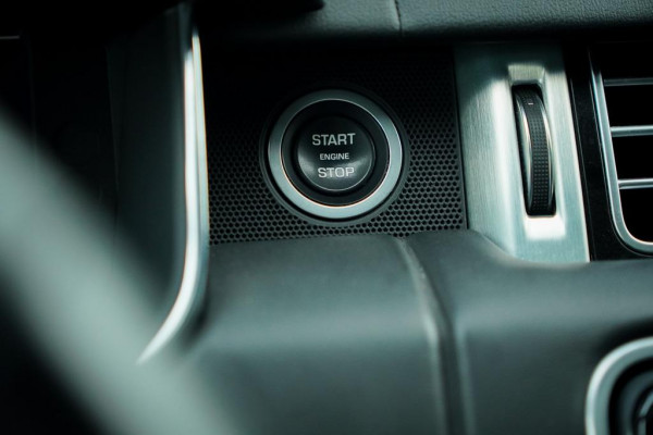 Land Rover Range Rover 2.0 P400e Vogue / Pano / Trekhaak / Meridian / Stoelventilatie Land Rover Range Rover 2.0 P400e Vogue / Pano / Trekhaak / Meridian / Stoelventilatie