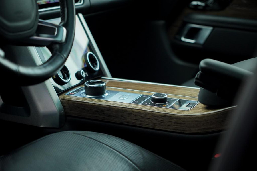 Land Rover Range Rover 2.0 P400e Vogue / Pano / Trekhaak / Meridian / Stoelventilatie Land Rover Range Rover 2.0 P400e Vogue / Pano / Trekhaak / Meridian / Stoelventilatie