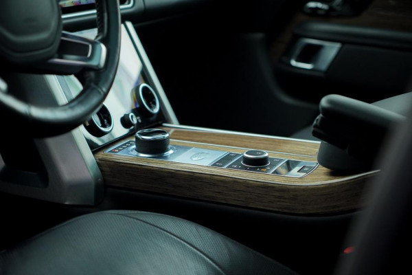 Land Rover Range Rover 2.0 P400e Vogue / Pano / Trekhaak / Meridian / Stoelventilatie Land Rover Range Rover 2.0 P400e Vogue / Pano / Trekhaak / Meridian / Stoelventilatie