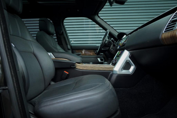 Land Rover Range Rover 2.0 P400e Vogue / Pano / Trekhaak / Meridian / Stoelventilatie Land Rover Range Rover 2.0 P400e Vogue / Pano / Trekhaak / Meridian / Stoelventilatie