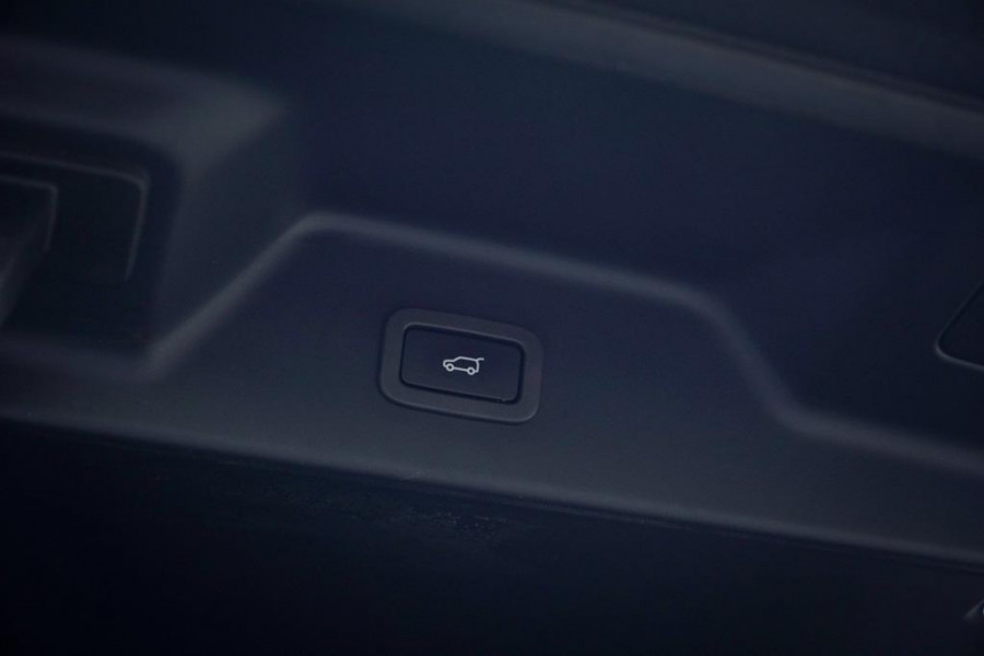 Land Rover Range Rover 2.0 P400e Vogue / Pano / Trekhaak / Meridian / Stoelventilatie Land Rover Range Rover 2.0 P400e Vogue / Pano / Trekhaak / Meridian / Stoelventilatie