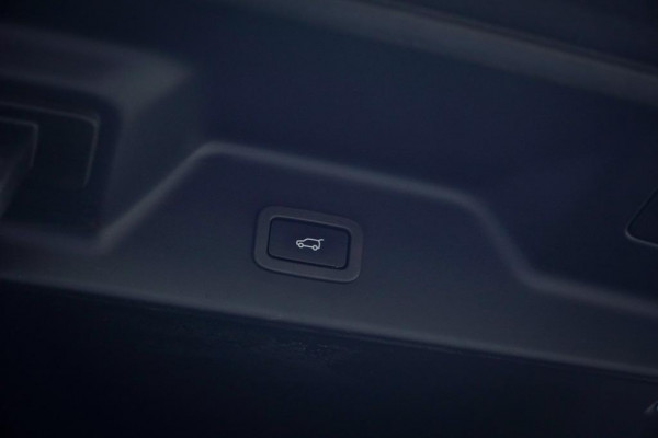 Land Rover Range Rover 2.0 P400e Vogue / Pano / Trekhaak / Meridian / Stoelventilatie Land Rover Range Rover 2.0 P400e Vogue / Pano / Trekhaak / Meridian / Stoelventilatie