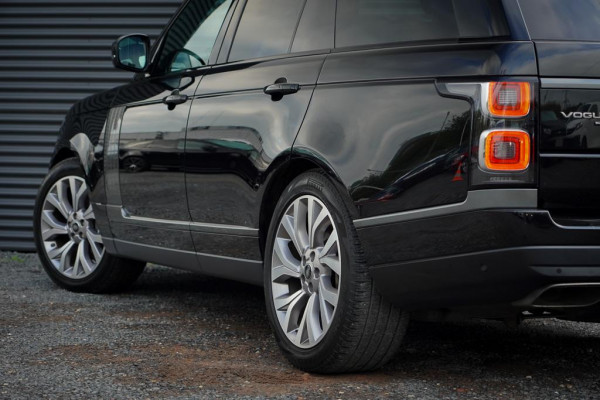 Land Rover Range Rover 2.0 P400e Vogue / Pano / Trekhaak / Meridian / Stoelventilatie Land Rover Range Rover 2.0 P400e Vogue / Pano / Trekhaak / Meridian / Stoelventilatie