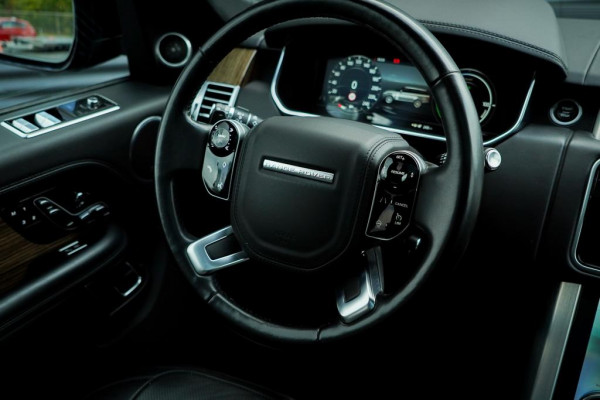 Land Rover Range Rover 2.0 P400e Vogue / Pano / Trekhaak / Meridian / Stoelventilatie Land Rover Range Rover 2.0 P400e Vogue / Pano / Trekhaak / Meridian / Stoelventilatie