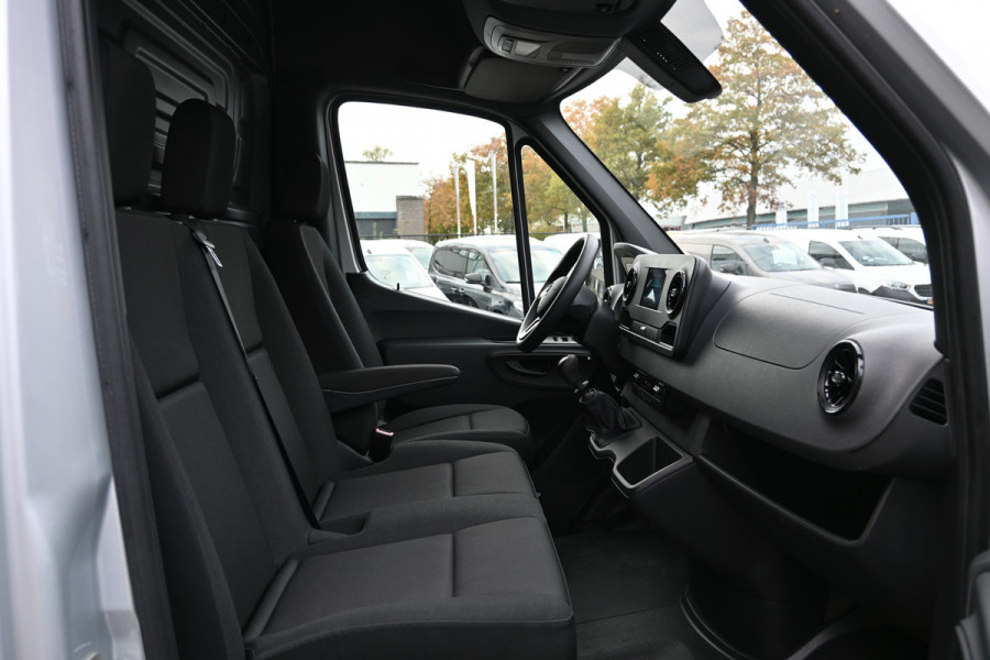 Mercedes-Benz Sprinter 317 CDI L2H2 RWD MBUX met camera, Led in laadruimte, Opstap