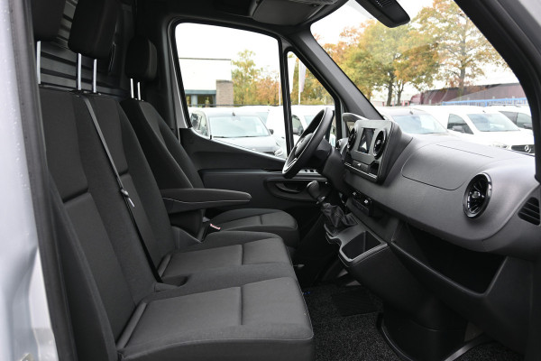 Mercedes-Benz Sprinter 317 CDI L2H2 RWD MBUX met camera, Led in laadruimte, Opstap