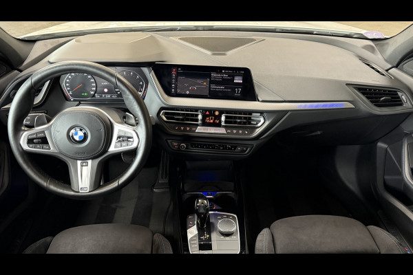 BMW 1-serie M135i xDrive High Executive Navi | 19" | Alcantara | Camera | PDC V+A | BMW 1-serie M135i xDrive High Executive Navi | 19" | Alcantara | Camera | PDC V+A |
