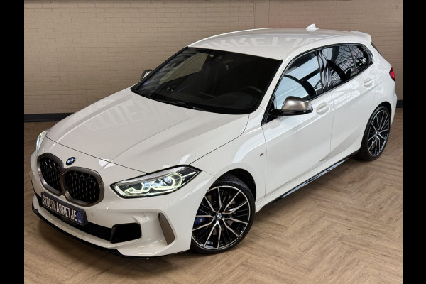 BMW 1-serie M135i xDrive High Executive Navi | 19" | Alcantara | Camera | PDC V+A | BMW 1-serie M135i xDrive High Executive Navi | 19" | Alcantara | Camera | PDC V+A |