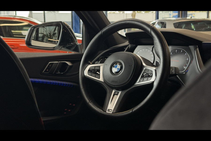 BMW 1-serie M135i xDrive High Executive Navi | 19" | Alcantara | Camera | PDC V+A | BMW 1-serie M135i xDrive High Executive Navi | 19" | Alcantara | Camera | PDC V+A |