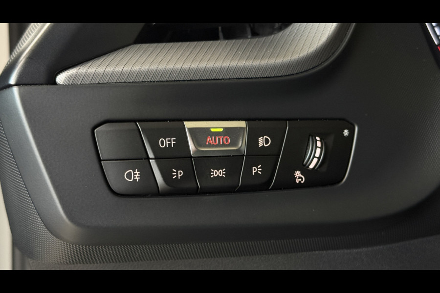 BMW 1-serie M135i xDrive High Executive Navi | 19" | Alcantara | Camera | PDC V+A | BMW 1-serie M135i xDrive High Executive Navi | 19" | Alcantara | Camera | PDC V+A |