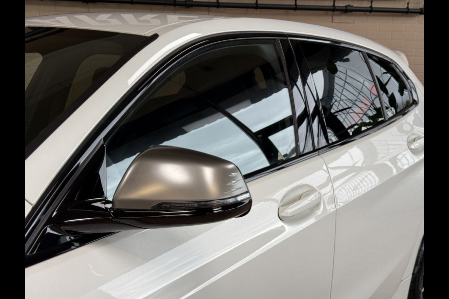 BMW 1-serie M135i xDrive High Executive Navi | 19" | Alcantara | Camera | PDC V+A | BMW 1-serie M135i xDrive High Executive Navi | 19" | Alcantara | Camera | PDC V+A |