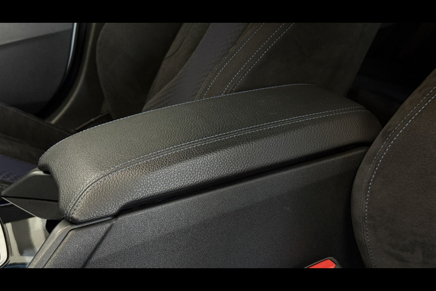 BMW 1-serie M135i xDrive High Executive Navi | 19" | Alcantara | Camera | PDC V+A | BMW 1-serie M135i xDrive High Executive Navi | 19" | Alcantara | Camera | PDC V+A |