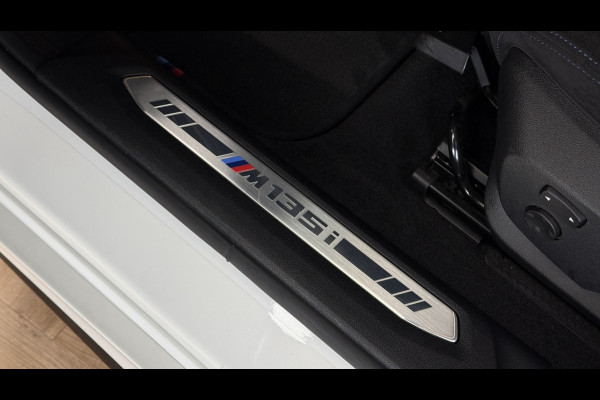 BMW 1-serie M135i xDrive High Executive Navi | 19" | Alcantara | Camera | PDC V+A | BMW 1-serie M135i xDrive High Executive Navi | 19" | Alcantara | Camera | PDC V+A |