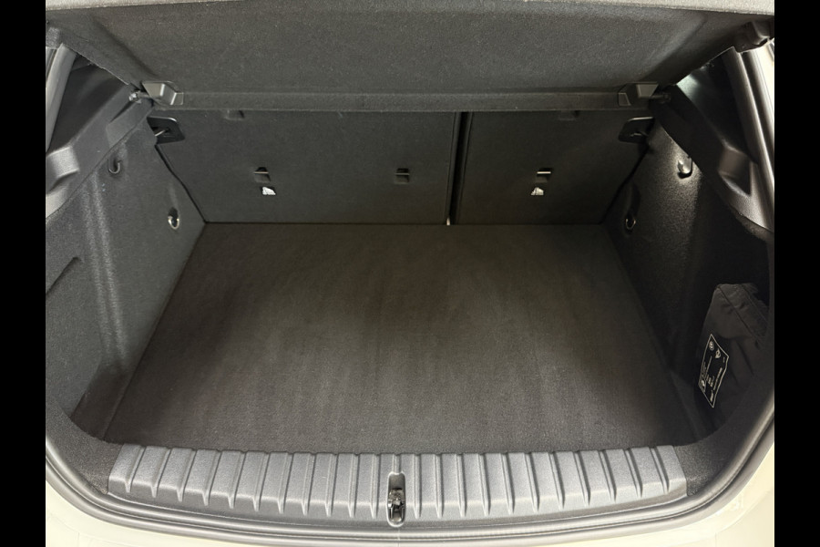 BMW 1-serie M135i xDrive High Executive Navi | 19" | Alcantara | Camera | PDC V+A | BMW 1-serie M135i xDrive High Executive Navi | 19" | Alcantara | Camera | PDC V+A |