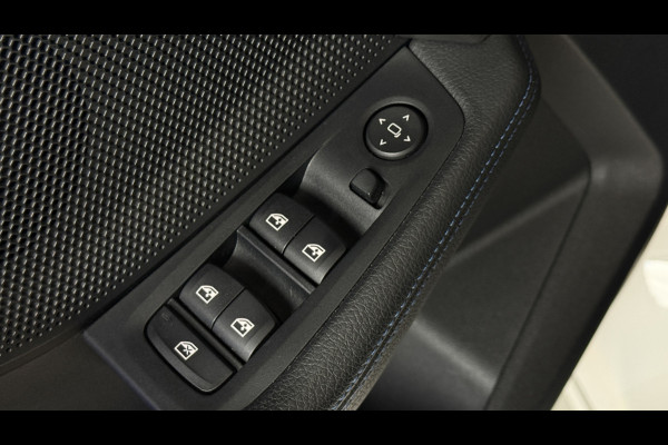 BMW 1-serie M135i xDrive High Executive Navi | 19" | Alcantara | Camera | PDC V+A | BMW 1-serie M135i xDrive High Executive Navi | 19" | Alcantara | Camera | PDC V+A |