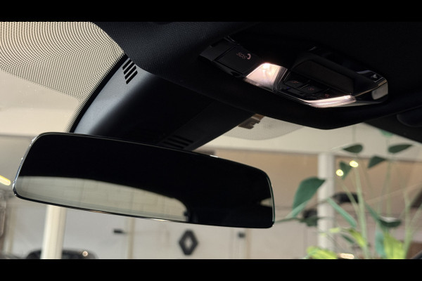 BMW 1-serie M135i xDrive High Executive Navi | 19" | Alcantara | Camera | PDC V+A | BMW 1-serie M135i xDrive High Executive Navi | 19" | Alcantara | Camera | PDC V+A |