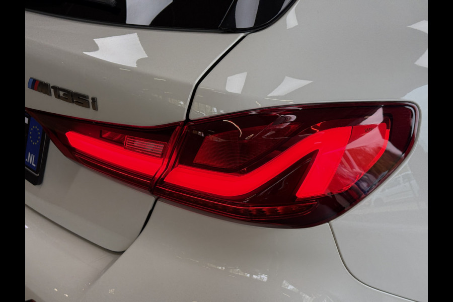 BMW 1-serie M135i xDrive High Executive Navi | 19" | Alcantara | Camera | PDC V+A | BMW 1-serie M135i xDrive High Executive Navi | 19" | Alcantara | Camera | PDC V+A |