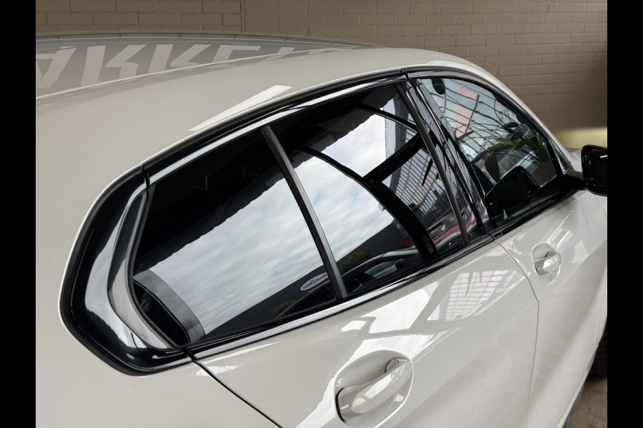 BMW 1-serie M135i xDrive High Executive Navi | 19" | Alcantara | Camera | PDC V+A | BMW 1-serie M135i xDrive High Executive Navi | 19" | Alcantara | Camera | PDC V+A |