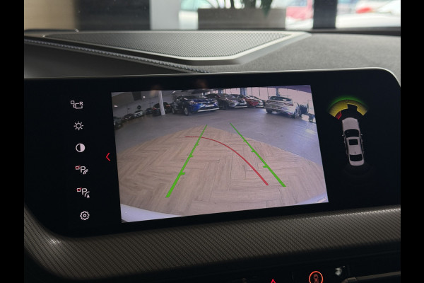 BMW 1-serie M135i xDrive High Executive Navi | 19" | Alcantara | Camera | PDC V+A | BMW 1-serie M135i xDrive High Executive Navi | 19" | Alcantara | Camera | PDC V+A |