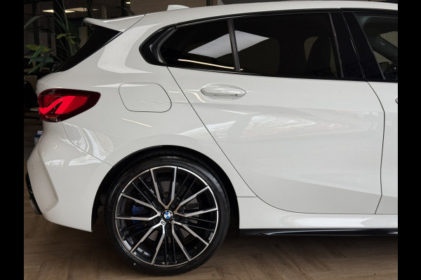 BMW 1-serie M135i xDrive High Executive Navi | 19" | Alcantara | Camera | PDC V+A | BMW 1-serie M135i xDrive High Executive Navi | 19" | Alcantara | Camera | PDC V+A |