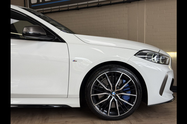 BMW 1-serie M135i xDrive High Executive Navi | 19" | Alcantara | Camera | PDC V+A | BMW 1-serie M135i xDrive High Executive Navi | 19" | Alcantara | Camera | PDC V+A |