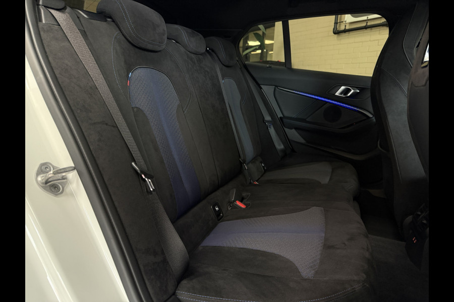 BMW 1-serie M135i xDrive High Executive Navi | 19" | Alcantara | Camera | PDC V+A | BMW 1-serie M135i xDrive High Executive Navi | 19" | Alcantara | Camera | PDC V+A |
