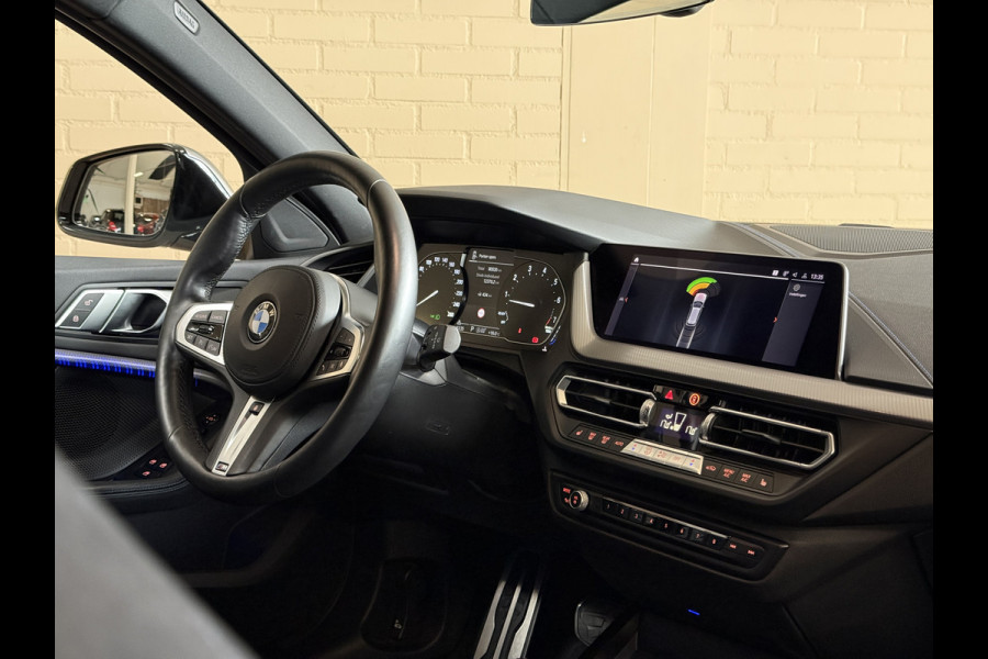 BMW 1-serie M135i xDrive High Executive Navi | 19" | Alcantara | Camera | PDC V+A | BMW 1-serie M135i xDrive High Executive Navi | 19" | Alcantara | Camera | PDC V+A |