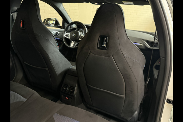BMW 1-serie M135i xDrive High Executive Navi | 19" | Alcantara | Camera | PDC V+A | BMW 1-serie M135i xDrive High Executive Navi | 19" | Alcantara | Camera | PDC V+A |