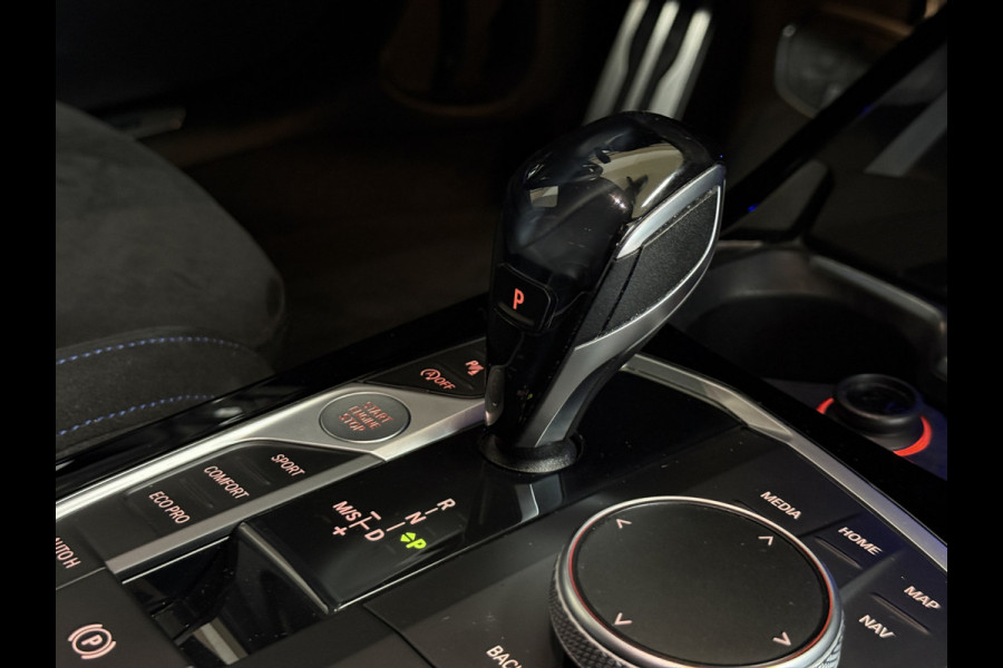 BMW 1-serie M135i xDrive High Executive Navi | 19" | Alcantara | Camera | PDC V+A | BMW 1-serie M135i xDrive High Executive Navi | 19" | Alcantara | Camera | PDC V+A |