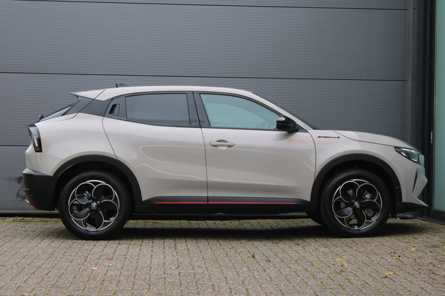Alfa Romeo junior 1.2 Turbo Hybrid Ibrida Speciale | Direct beschikbaar | Navigatie | Adaptieve Cruise | Led | Camera | Stoelverwarming