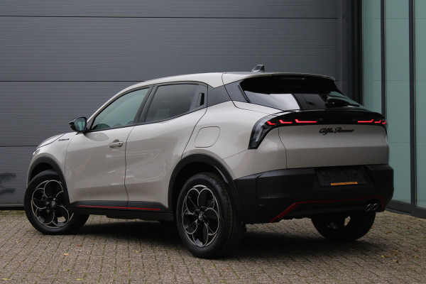 Alfa Romeo junior 1.2 Turbo Hybrid Ibrida Speciale | Direct beschikbaar | Navigatie | Adaptieve Cruise | Led | Camera | Stoelverwarming