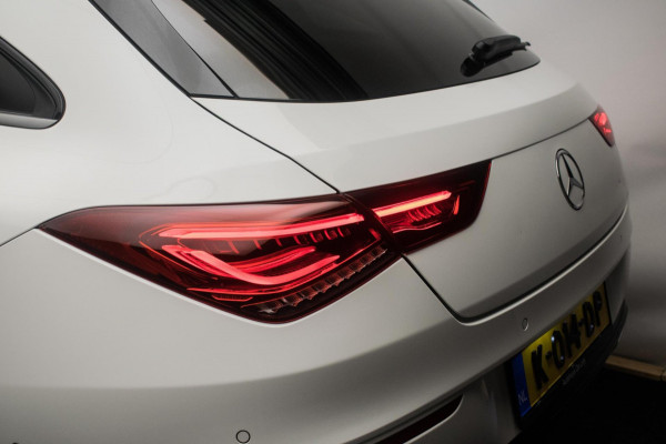 Mercedes-Benz CLA-Klasse Shooting Brake 180 Business Solution AMG Night Edition ORG NL [ Pano Sfeer Matrix Memory El Trekhaak ]