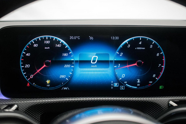 Mercedes-Benz CLA-Klasse Shooting Brake 180 Business Solution AMG Night Edition ORG NL [ Pano Sfeer Matrix Memory El Trekhaak ]