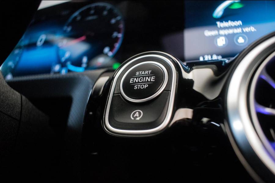 Mercedes-Benz CLA-Klasse Shooting Brake 180 Business Solution AMG Night Edition ORG NL [ Pano Sfeer Matrix Memory El Trekhaak ]