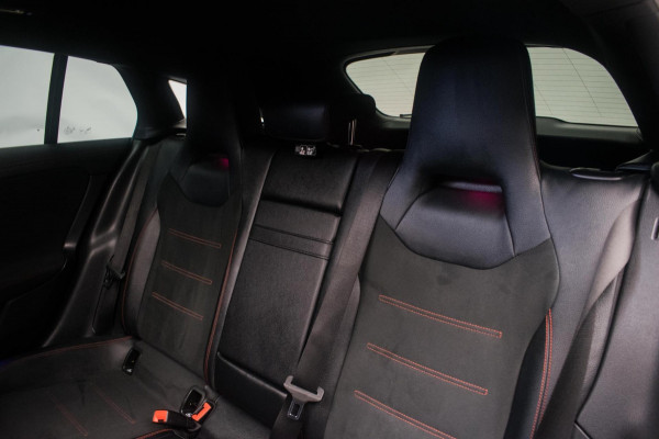Mercedes-Benz CLA-Klasse Shooting Brake 180 Business Solution AMG Night Edition ORG NL [ Pano Sfeer Matrix Memory El Trekhaak ]