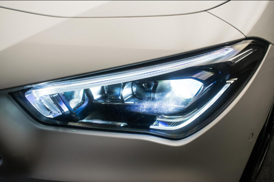Mercedes-Benz CLA-Klasse Shooting Brake 180 Business Solution AMG Night Edition ORG NL [ Pano Sfeer Matrix Memory El Trekhaak ]
