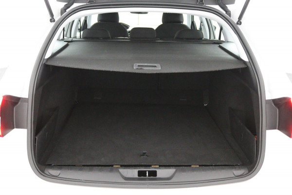 Peugeot 308 SW 1.2 PureTech*ECC*NAVI*CAM*HAAK*CRUISE*CARPLAY*