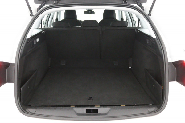 Peugeot 308 SW 1.2 PureTech*ECC*NAVI*CAM*HAAK*CRUISE*CARPLAY*
