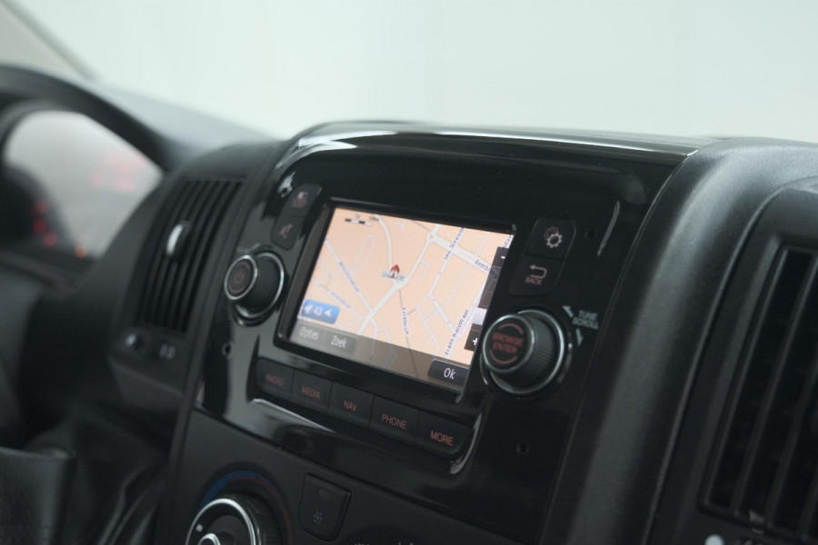 Peugeot Boxer 330 2.2 BlueHDi 140 L2H2 Premium | Navigatie | Houtenvloer In Laadruimte | Airco