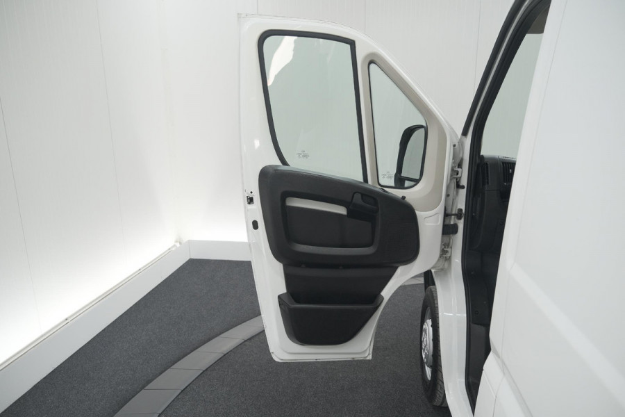 Peugeot Boxer 330 2.2 BlueHDi 140 L2H2 Premium | Navigatie | Houtenvloer In Laadruimte | Airco