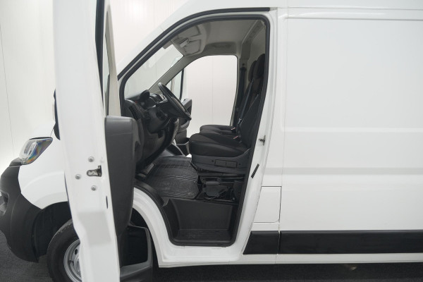 Peugeot Boxer 330 2.2 BlueHDi 140 L2H2 Premium | Navigatie | Houtenvloer In Laadruimte | Airco