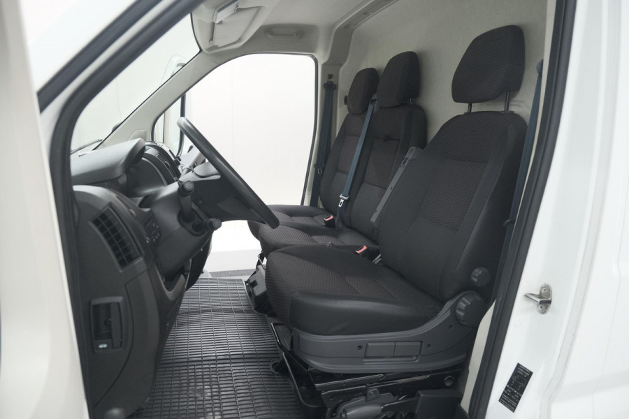 Peugeot Boxer 330 2.2 BlueHDi 140 L2H2 Premium | Navigatie | Houtenvloer In Laadruimte | Airco