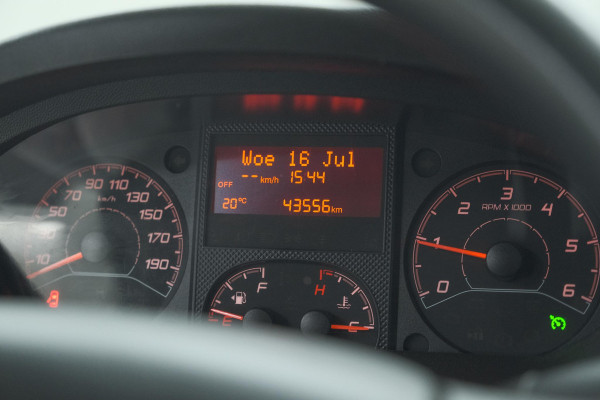 Peugeot Boxer 330 2.2 BlueHDi 140 L2H2 Premium | Navigatie | Houtenvloer In Laadruimte | Airco