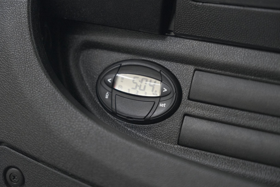 Peugeot Boxer 330 2.2 BlueHDi 140 L2H2 Premium | Navigatie | Houtenvloer In Laadruimte | Airco