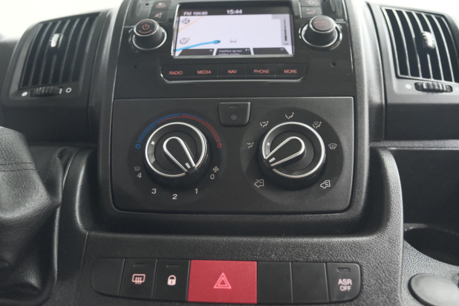 Peugeot Boxer 330 2.2 BlueHDi 140 L2H2 Premium | Navigatie | Houtenvloer In Laadruimte | Airco