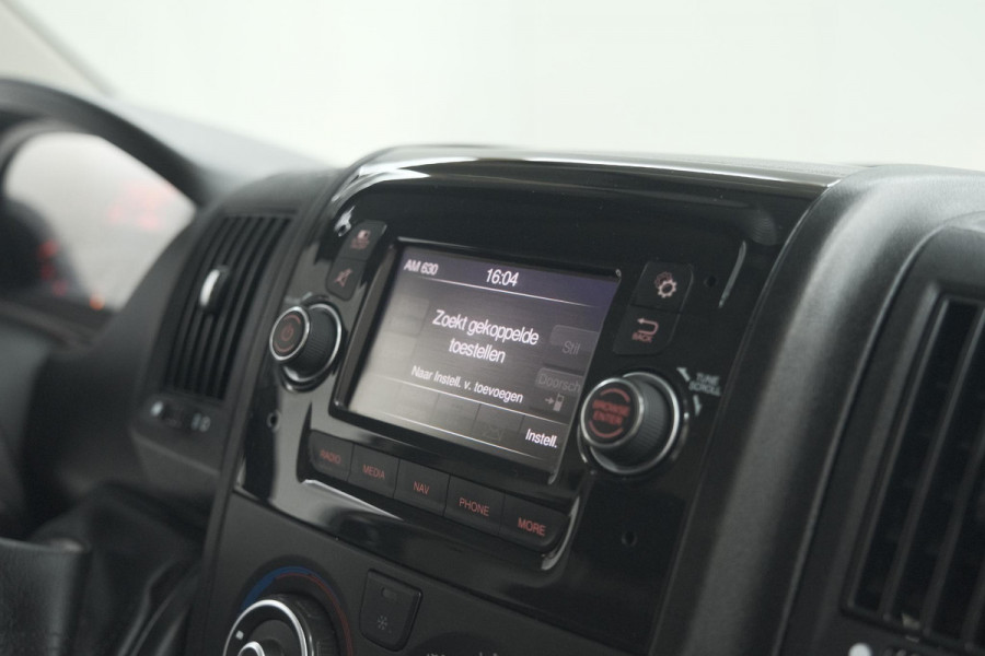 Peugeot Boxer 330 2.2 BlueHDi 140 L2H2 Premium | Navigatie | Houtenvloer In Laadruimte | Airco