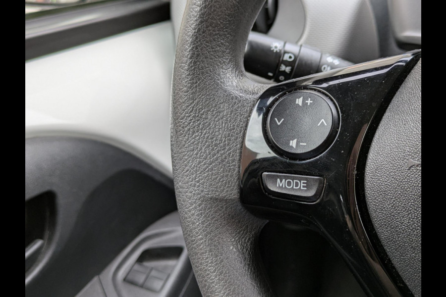 Peugeot 108 1.0 e-VTi Active|Apple-Carplay/Android-Auto|Achteruitrijcamera|Airco|DAB|Origineel-NL Peugeot 108 1.0 e-VTi Active|Apple-Carplay/Android-Auto|Achteruitrijcamera|Airco|DAB|Origineel-NL