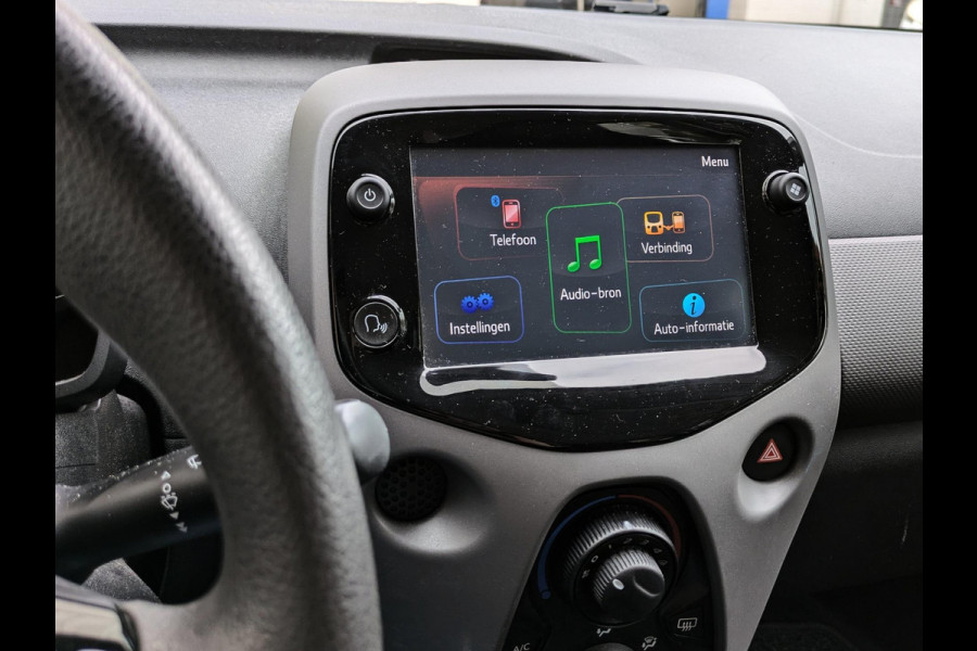 Peugeot 108 1.0 e-VTi Active|Apple-Carplay/Android-Auto|Achteruitrijcamera|Airco|DAB|Origineel-NL Peugeot 108 1.0 e-VTi Active|Apple-Carplay/Android-Auto|Achteruitrijcamera|Airco|DAB|Origineel-NL