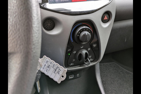 Peugeot 108 1.0 e-VTi Active|Apple-Carplay/Android-Auto|Achteruitrijcamera|Airco|DAB|Origineel-NL Peugeot 108 1.0 e-VTi Active|Apple-Carplay/Android-Auto|Achteruitrijcamera|Airco|DAB|Origineel-NL